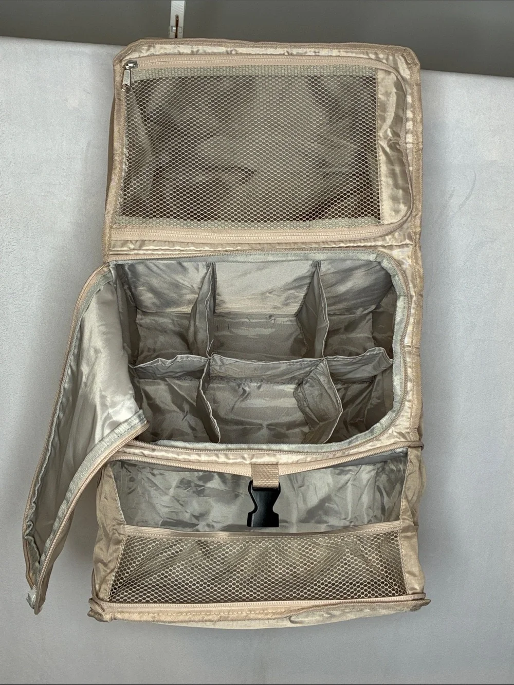 EUC Hanging Compression Closet for Travel or Organization